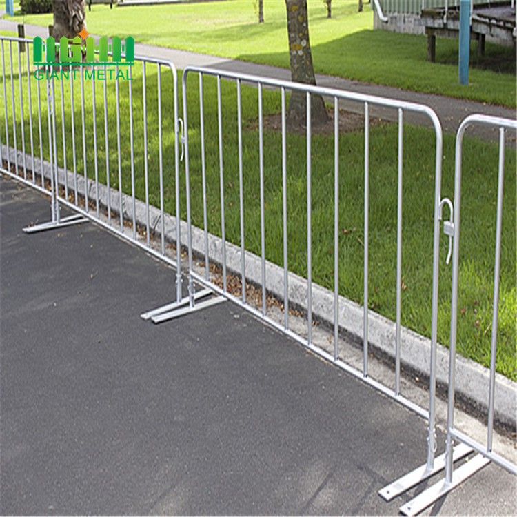 Welded crowd control barrier