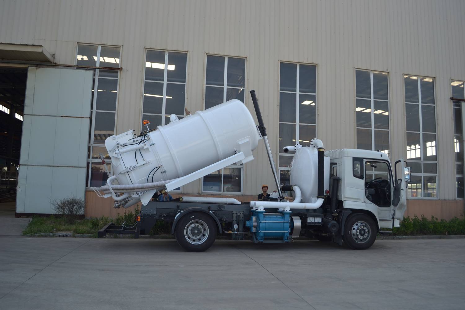 Вакуумные всасывающие машины (6) Vacuum Suction Trucks (6)