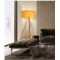 Lampadaire haut en bois LEDER