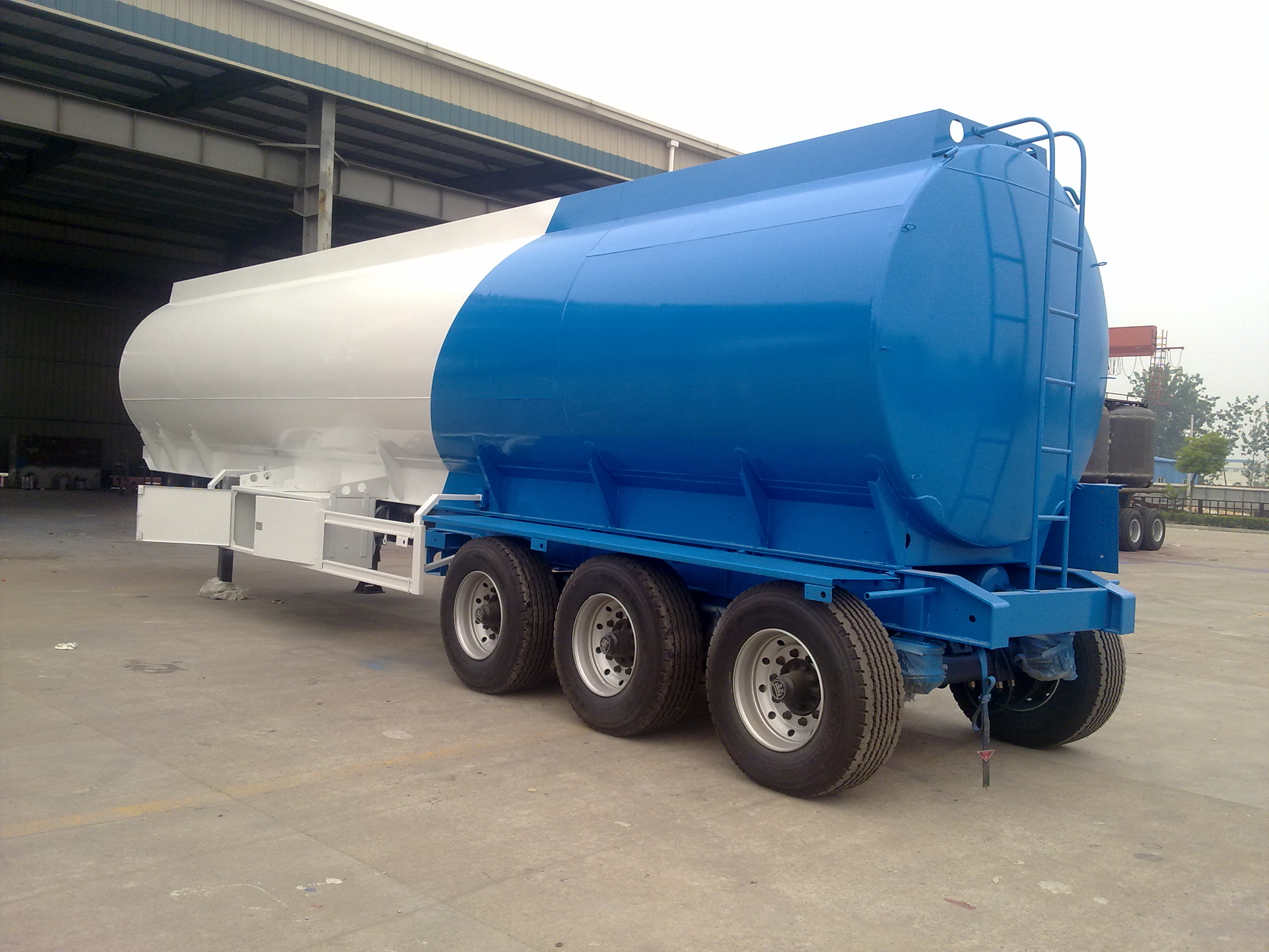 oil transporter 30-50cbm capacity fuel tank tanker truck semi-trailer