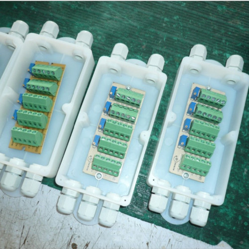 Caja de conexiones de plástico eléctrica de 4 hilos