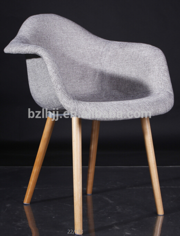 Modern Plastic chair with wooden legs 1560d