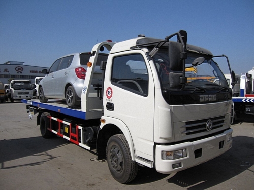 camions légers de récupération de voiture à vendre