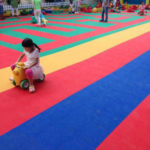 Boden für Kinderspielplätze aus Kunststoff