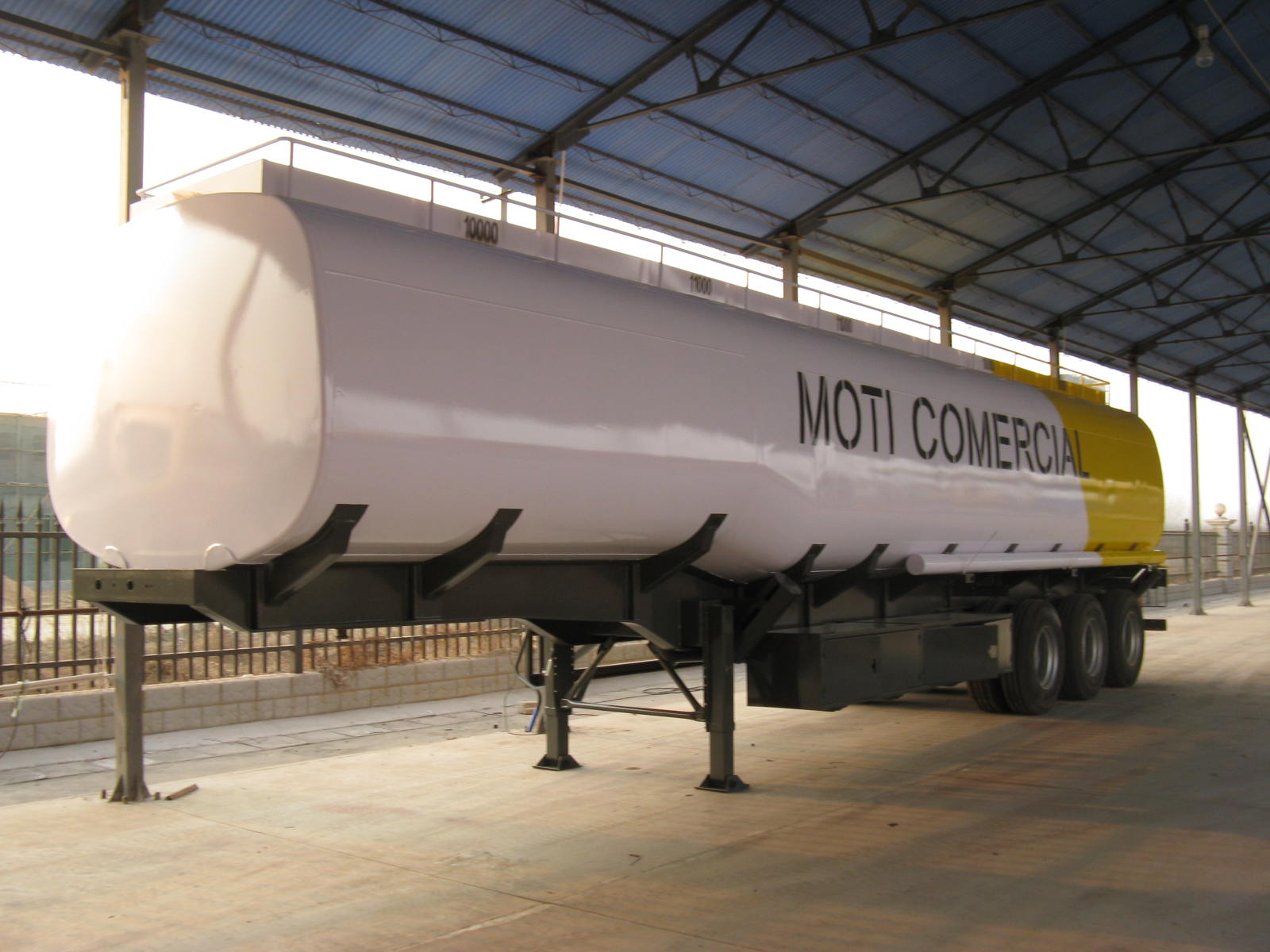 oil transporter 30-50cbm capacity fuel tank tanker truck semi-trailer