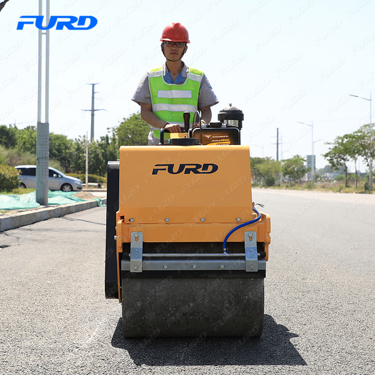 Manuel de double vibration à double entraînement Small Mini Road Roller Fyl-S600C