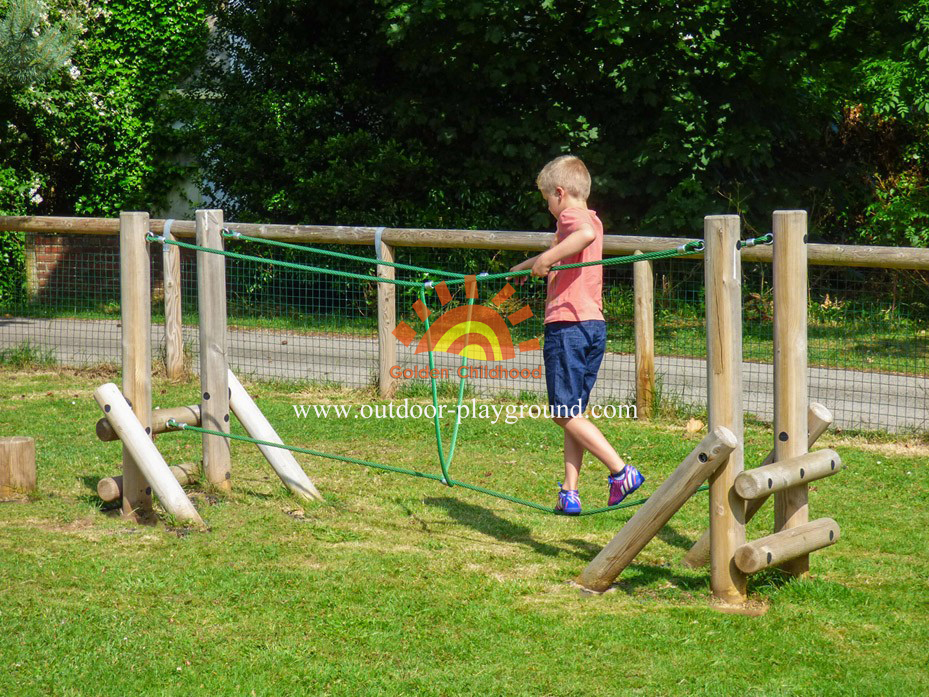 Timber-rope balance bridge park