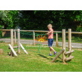 Kinderspielplatz-Freizeitausrüstung aus Holz im Freien