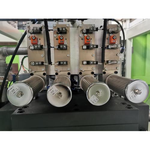 Vollautomatische Maschine zur Herstellung von Kunststoffflaschen