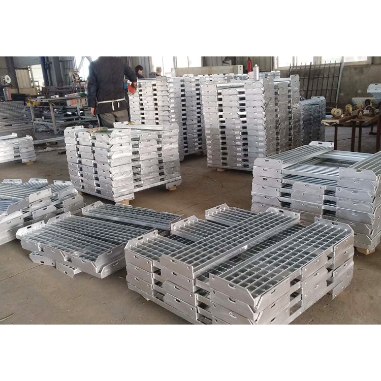 Outdoor Non-slip Galvanized Steel Stair Tread Ladder with Striped Plate at Factory Price