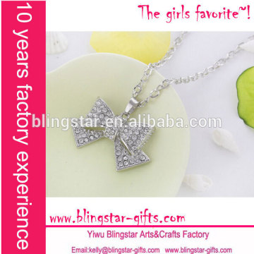 bow pendant necklace