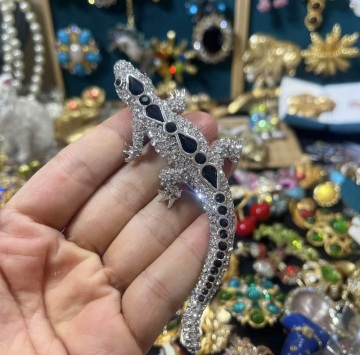 High craftsmanship little lizard brooch