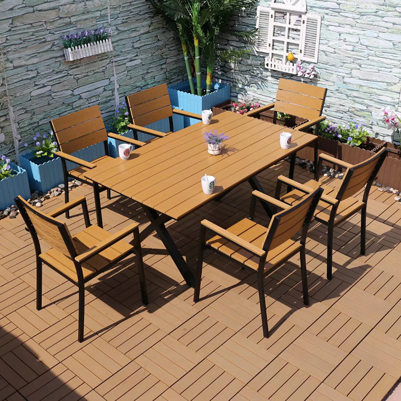 пластыкавы драўляны вулічны крэсла2 Aluminum Alloy Plastic Wood Outdoor Dining Set - Coastal Use Scenario