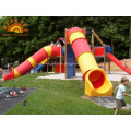 Tube droit multi-fonctions enfants sur jardin