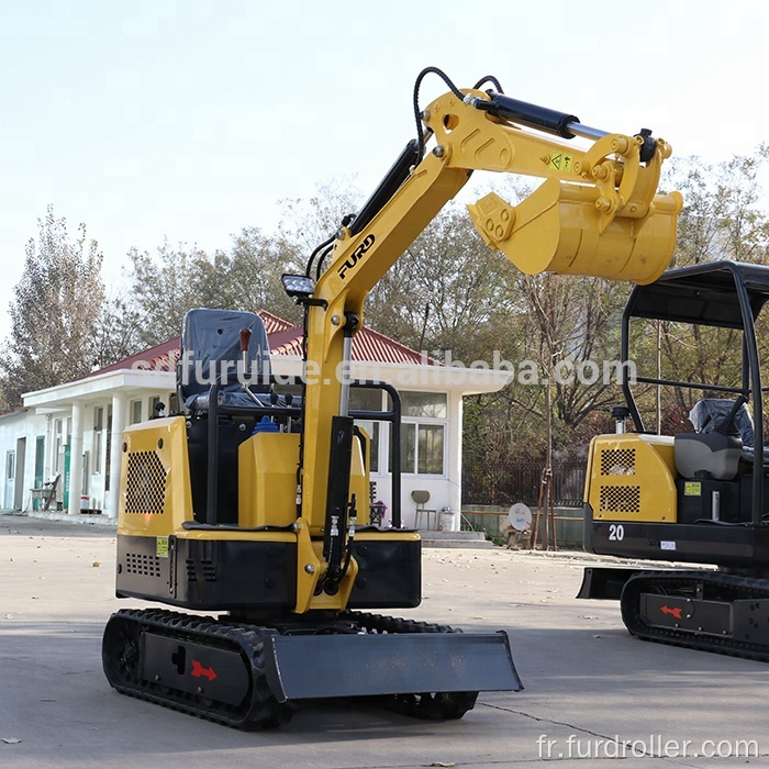 Mini excavatrice sur chenilles utilisée pour l'entretien de la maison FWJ-900-13