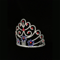 Coroa vermelha da representação histórica da tiara da estrela azul para patriótico