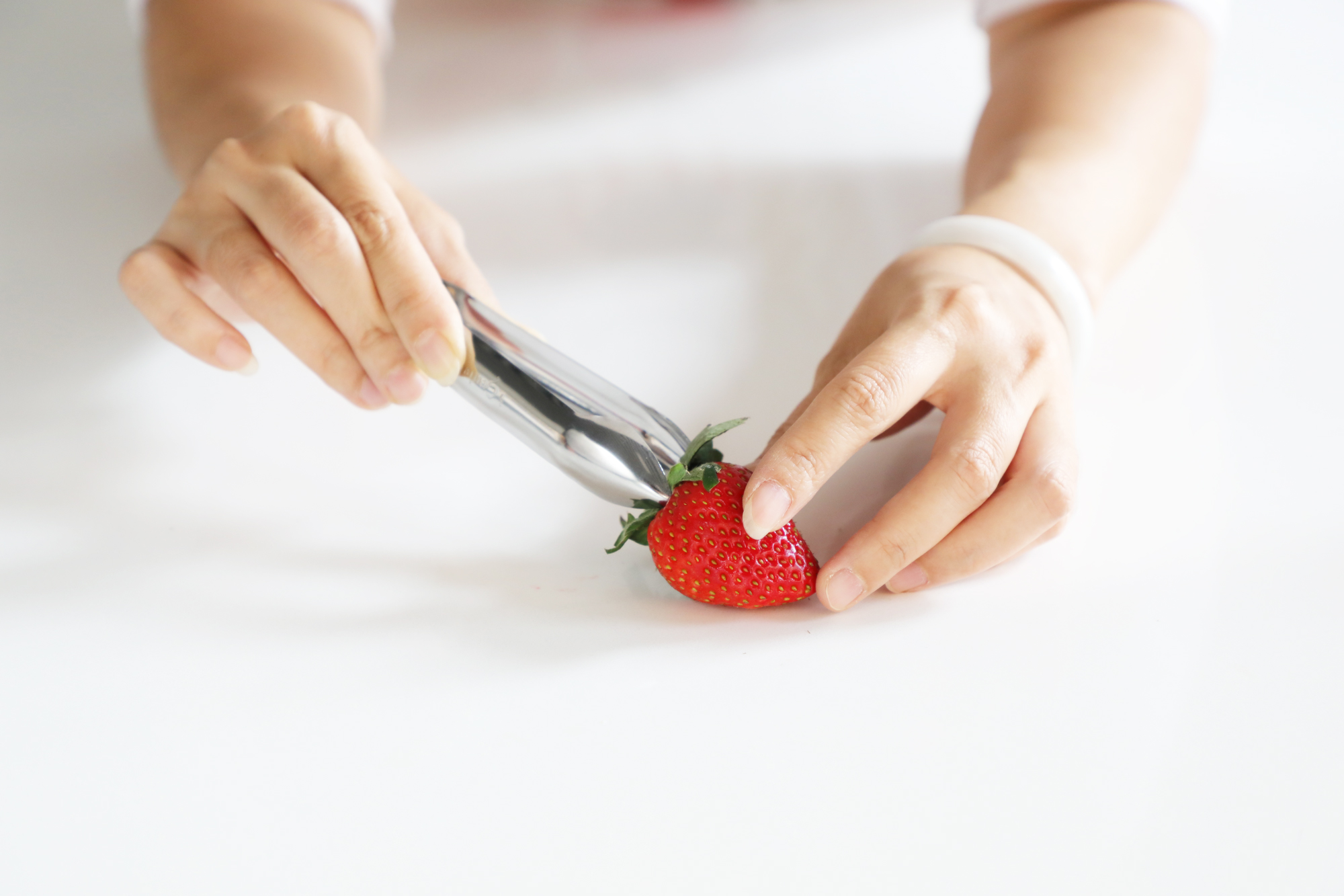 kitchen scissor tongs,stainless steel cutter for strawberry and cherry tomato mini food tongs