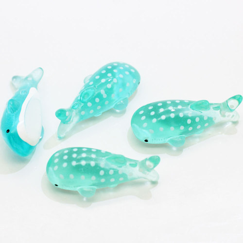 Alla moda Clear Blue Resin Fish Kawaii Cabochon Resin Beads Fatti a mano Decorativi Craft Charms Decorazione del telefono Ornamento fai da te