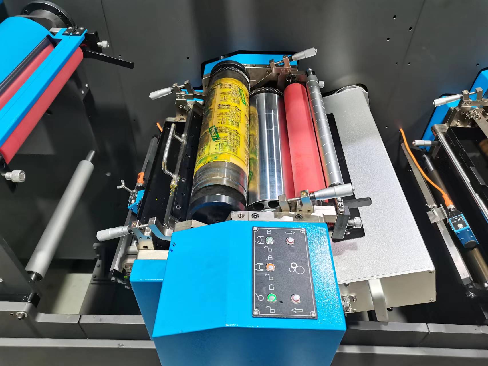 Hontec Flat Bed Label Automatic Die Cutting Machine For Sticker And ...