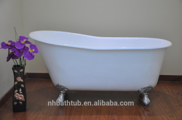 Small clawfoot bath tub
