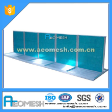 Mojo barricade, Interlocking metal barrier