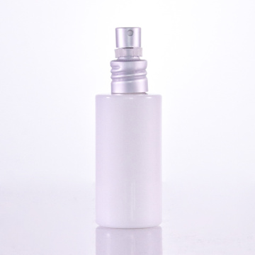 Flat shoulders glass bottle with silver pump