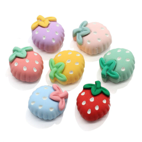 Nuovi charms per decorazioni di frutta in resina con retro piatto 50 pezzi cabochon di fragole per accessori per la testa a clip per capelli artigianali fai-da-te