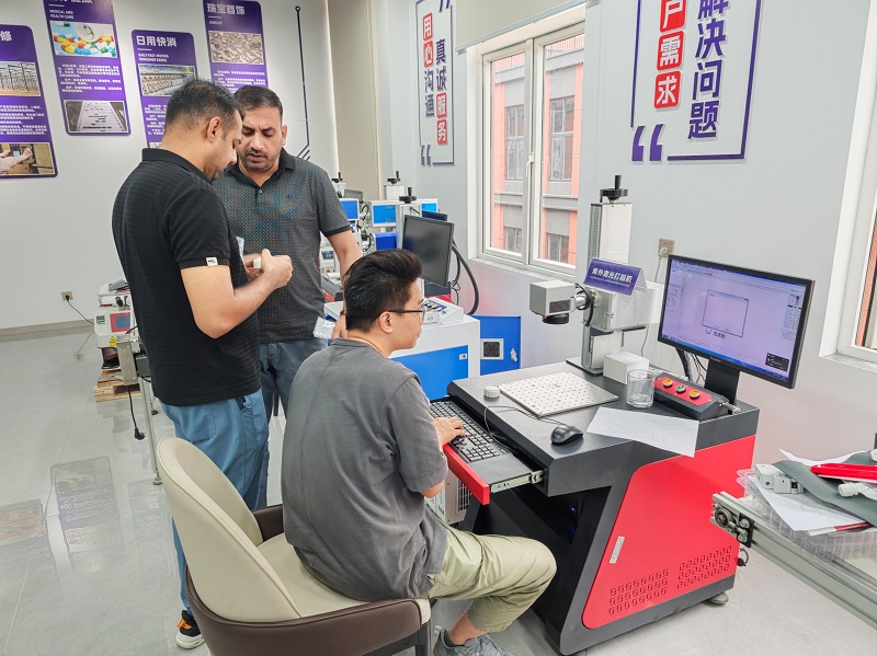 A special trip to Chongqing! Chuke Intelligent's UV laser marking machine delights Pakistani customers