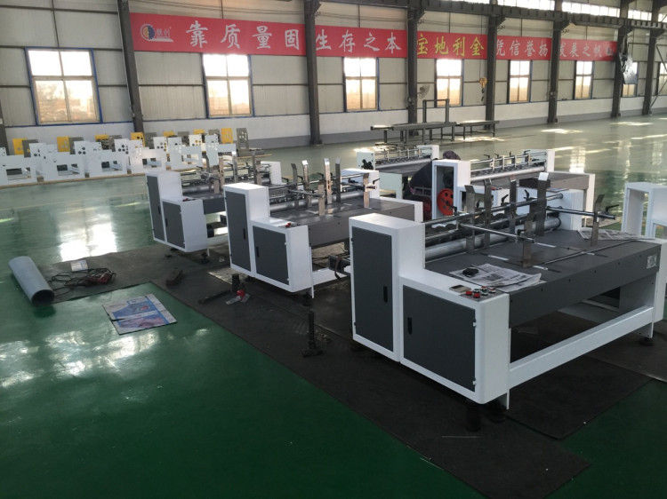 Automatic partition slotter machine for corrugated paperboard partitioner