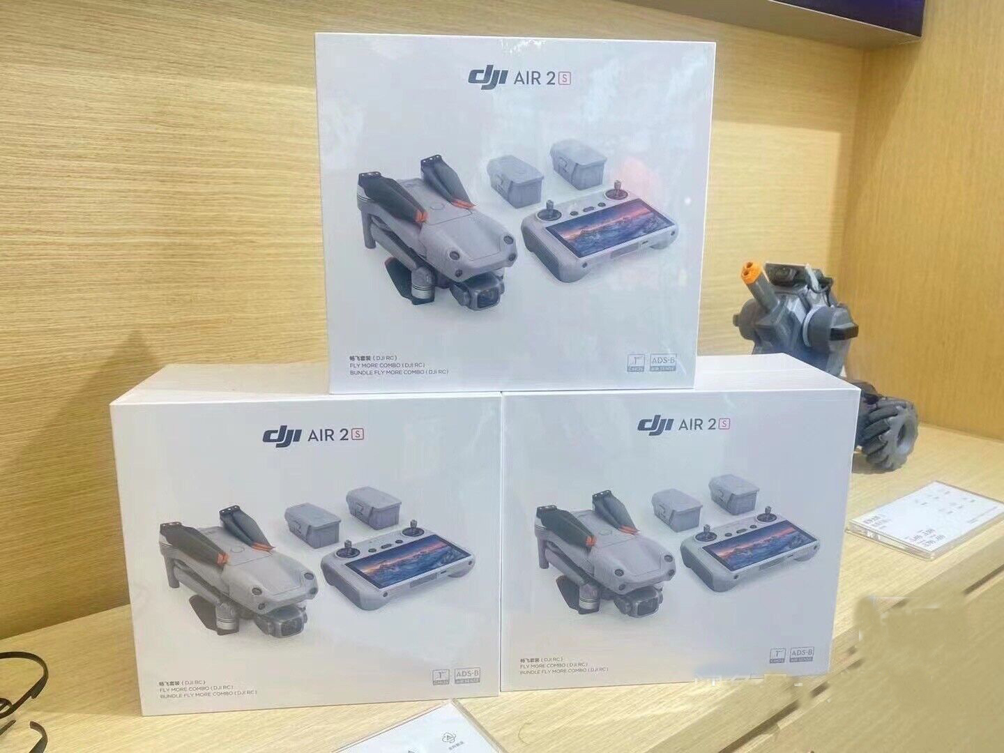 DJI Mavic Air 2S Fly More Combo With RC 12KM image transmission range 31mins flight time 5.4K UHD Video Camera VS Mavic Air 2