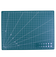 Green Rubber Cutting Board for Art Tools and Cutting Instruments