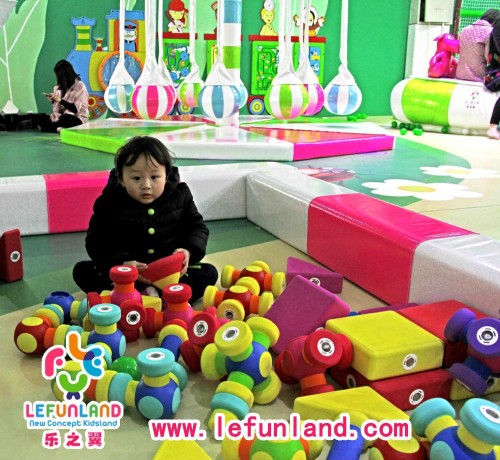 lefunland toddler playground with children building blocks