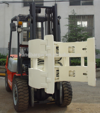 Forklift attachment paper roll clamp