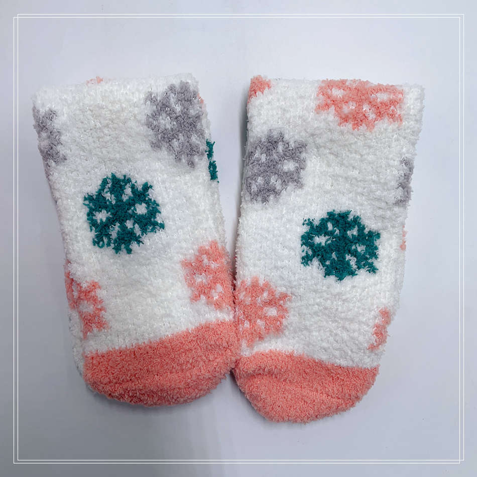 Women home socks with microfiber yarn