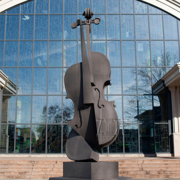 Fine Workmanship Beautiful Urban Square Decor Metal Bronze Violin Statue For Sale