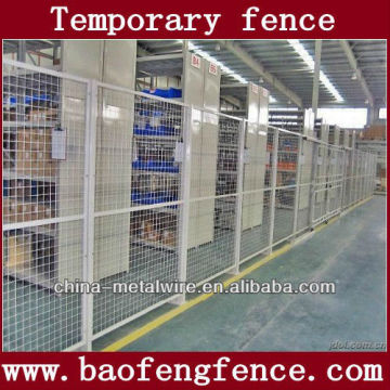 Temporary fence with welded mesh or tube fence