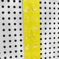Gelbe Plastik hängender Plastikstreifen des Supermarktes