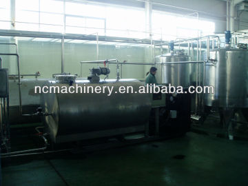 Raw milk storage tank