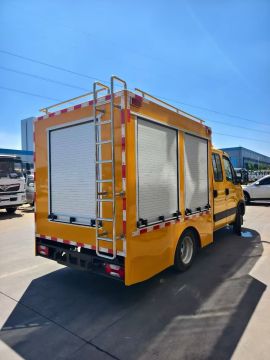 Double Cap Mobile Power Laundry Truck