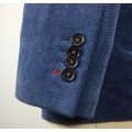 Gradios de vestuario de color azul trajes para hombres