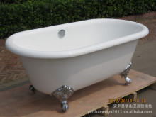 Clawfeet cast iron tub