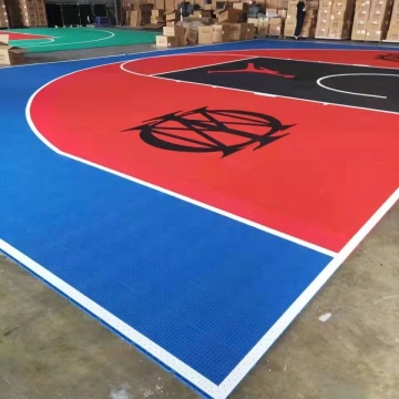 उच्च गुणवत्ता वाले पीपी प्लास्टिक निलंबित इंटरलॉकिंग फर्श टाइल्स आउटडोर इनडोर बास्केटबॉल अलंकारों के साथ कुशन के साथ