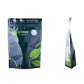 Sacchetto di plastica con bustine di tè verde biologico