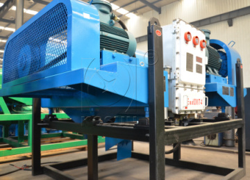Decanting centrifuge drilling fluids solid control equipment