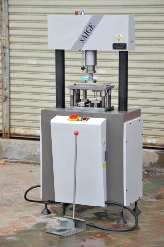 3t Aluminium Profiles Hydraulic Punching Machine (SG-D002T)