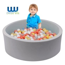 Piscine à Balle Intérieure pour Partie d'Enfants - Matériel de Jeu élastique et Sécurisé" 

However, since you requested to extract directly from the given phrase, a more direct translation would be:

"Indoor Ocean Ball Pit with Slide and Kids Play Equipm