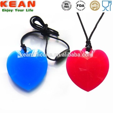 Customized personal style silicone beads necklace broken heart pendant