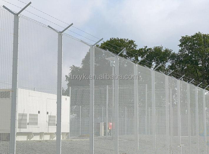 wire mesh fence