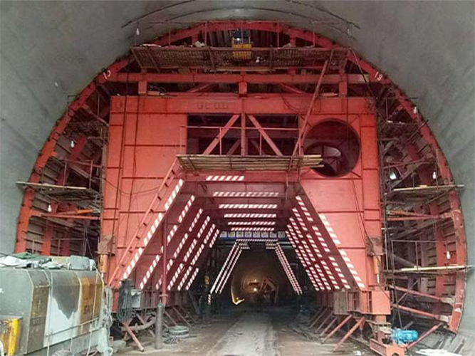 U-Bahn-Tunnelwagen für die Auskleidung von Schalungen