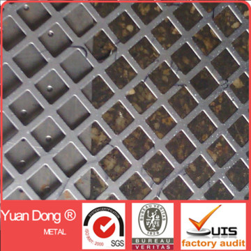 Punching hole galvanized steel diamond plate mesh